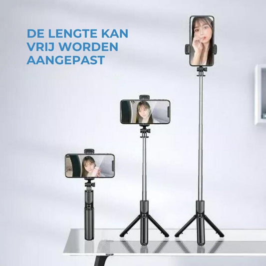 Verstellbares Selfie-Stick-Stativ mit Smartphone-Halterung, schwarz, auf Tisch.