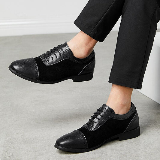 Schwarze Herren-Lederschnürschuhe, elegantes Design, ideal für formelle Anlässe.