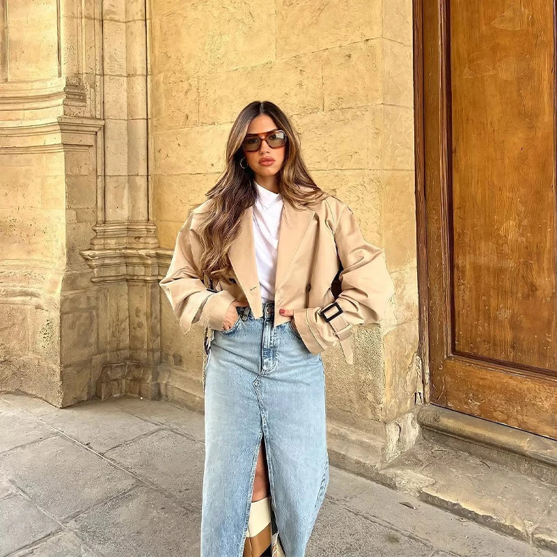 Podzimní trendy krátký dámský trench coat s páskem – Amelie