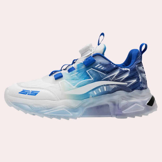 Weiße und blaue Sneaker, futuristisches Design, atmungsaktiv, sportlich, Herrenmode.
