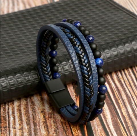 Blaues Lederarmband mit schwarzen und blauen Perlen, geflochten, Herrenmode-Accessoire.