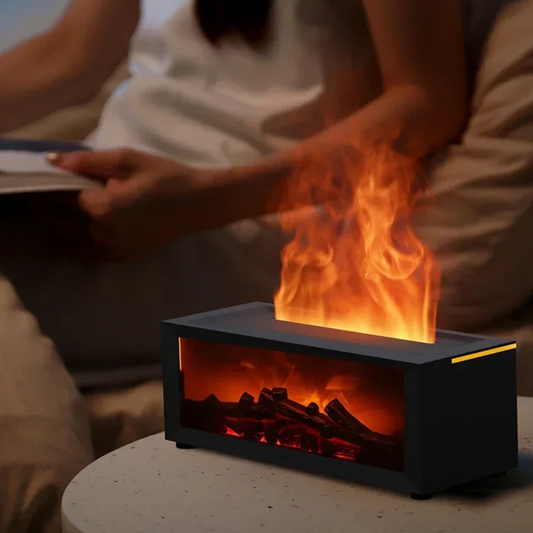 Schwarzer elektrischer Tischkamin mit realistischem Flammeneffekt, modernes Design, Wohnzimmer.