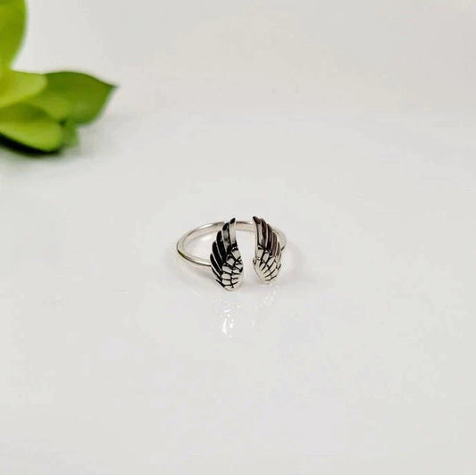 Silberner Engelsflügel-Ring, verstellbar, Schmuck für Damen, modisches Accessoire.