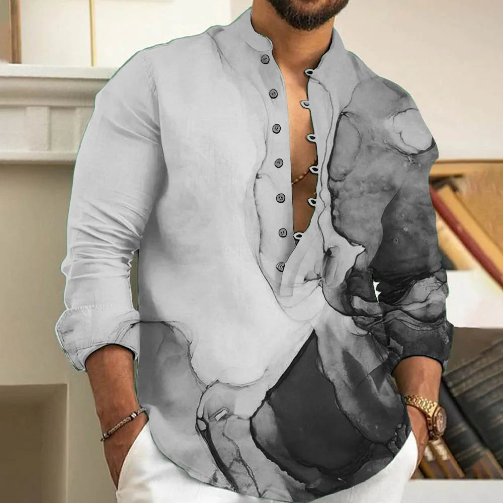 Graues Herrenhemd mit abstraktem Schwarz-Weiß-Muster, Stehkragen, Knopfleiste.