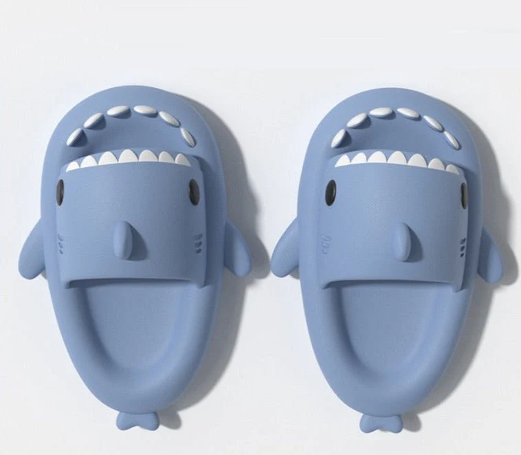 Blaue Hausschuhe in Hai-Form für Kinder, rutschfest, bequem, lustiges Design.