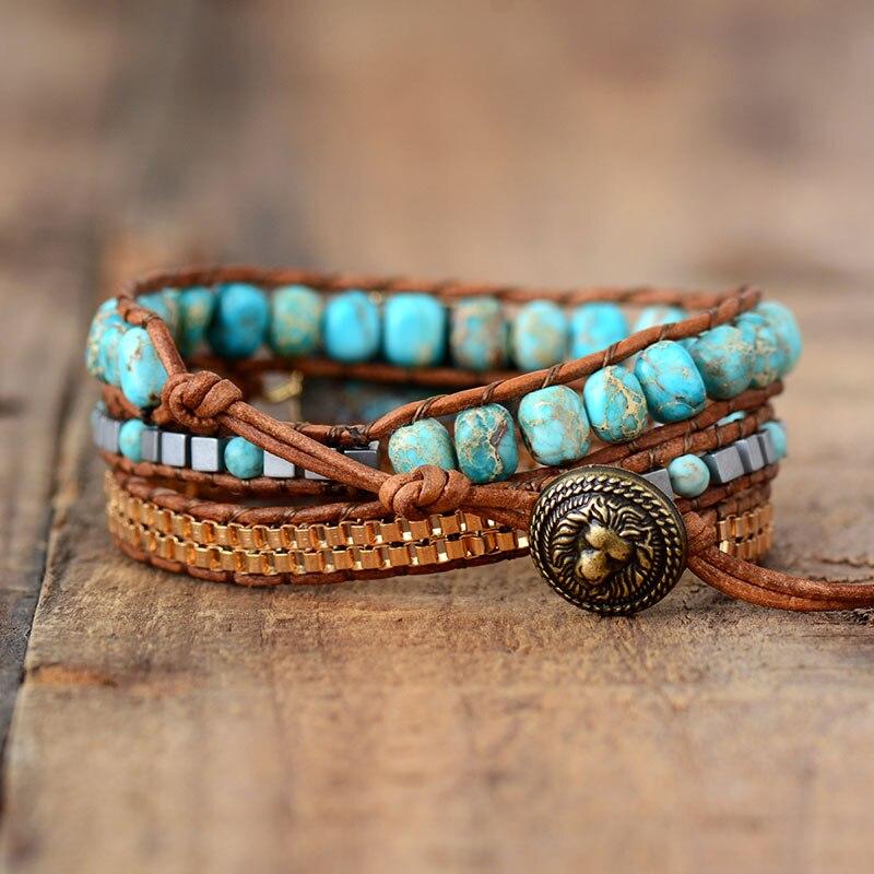 Braunes Lederarmband mit blauen Steinen, Vintage-Stil, handgefertigt, modisches Schmuckstück.