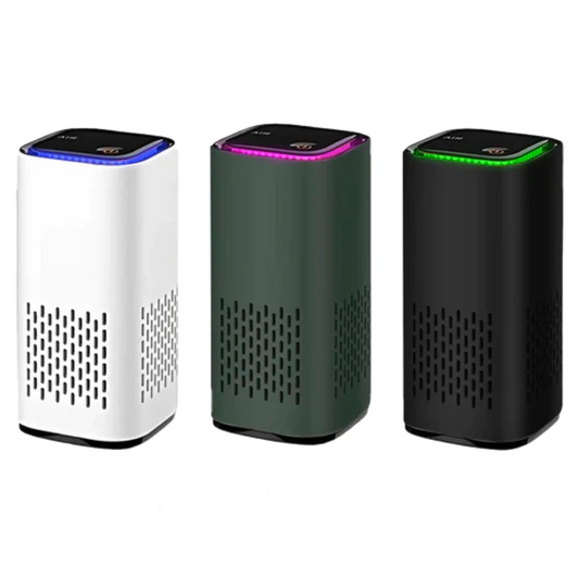 Drei Luftreiniger in Weiß, Grün und Schwarz mit LED-Anzeige, modernem Design, für saubere Luft.