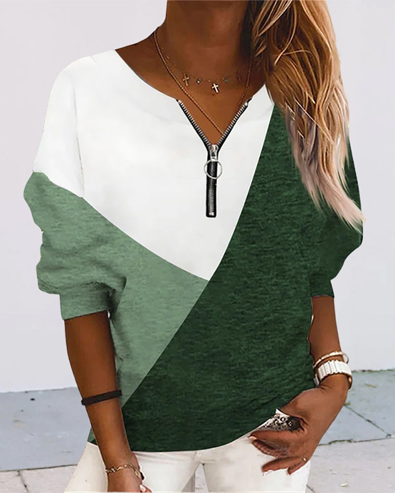 Frau trägt dreifarbiges Sweatshirt mit Reißverschluss, grün-weiß, lässige Mode, Damenbekleidung.