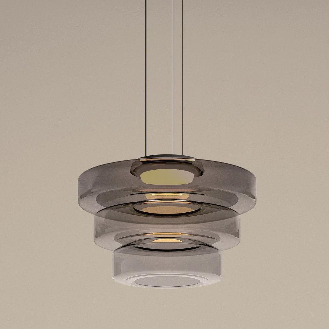 Moderne Hängelampe aus Glas, rauchgrau, minimalistisches Design, Innenbeleuchtung.