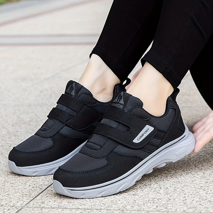 Schwarze Damen-Sneaker mit Klettverschluss, bequem, atmungsaktiv, ideal für Freizeit und Sport.