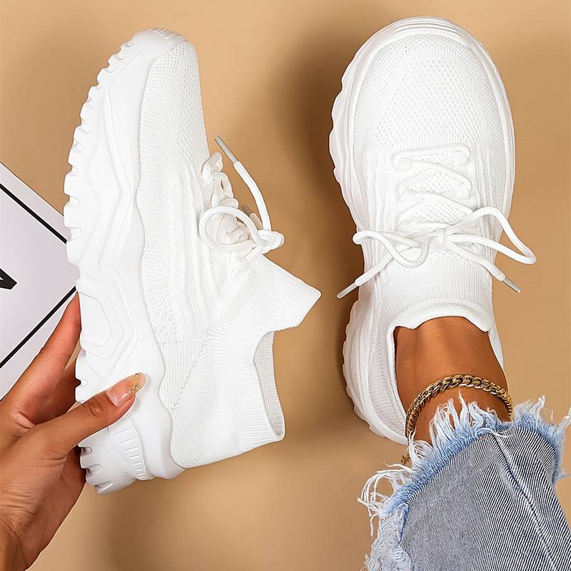 Weiße Damen-Sneaker, atmungsaktiv, Strickmaterial, sportlich, modisch, mit dicker Sohle.