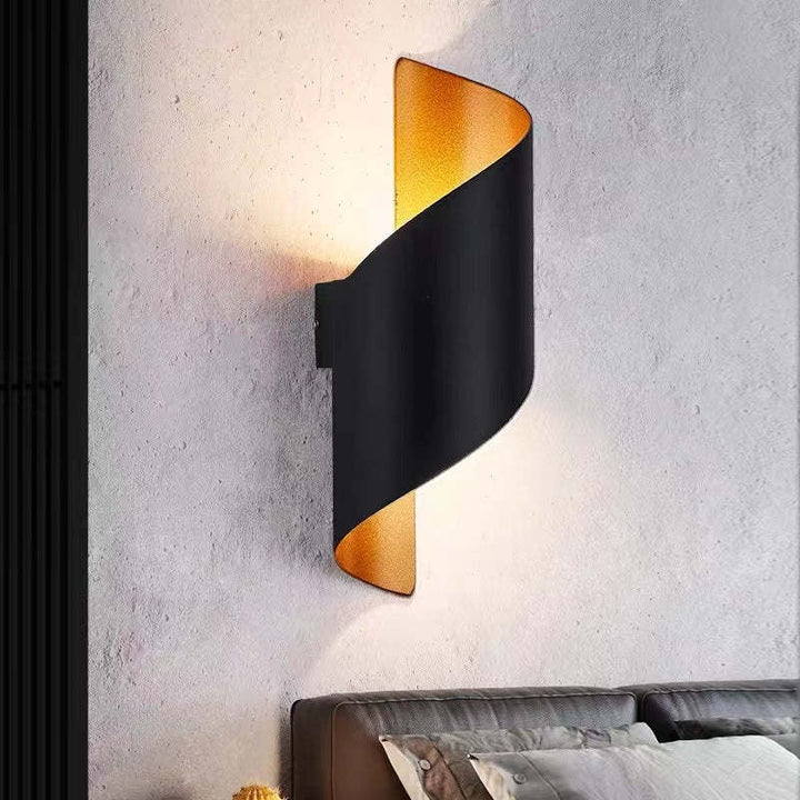 Moderne schwarze Wandleuchte, spiralförmig, LED, Wohnzimmer, energiesparend, stilvoll.