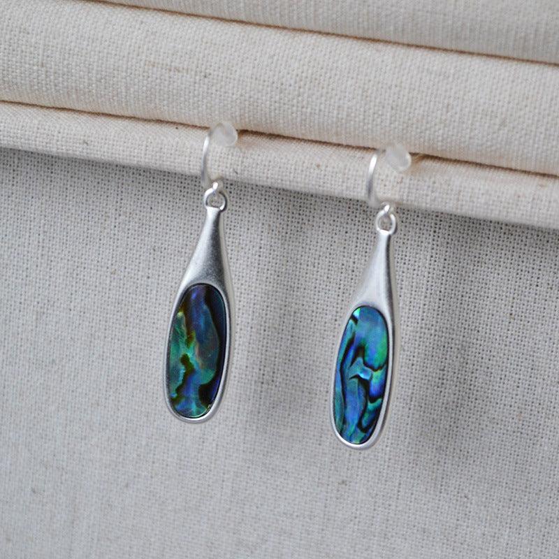 Silberne Ohrringe mit Abalone-Perlmutt, tropfenförmig, handgefertigter Schmuck, elegant.