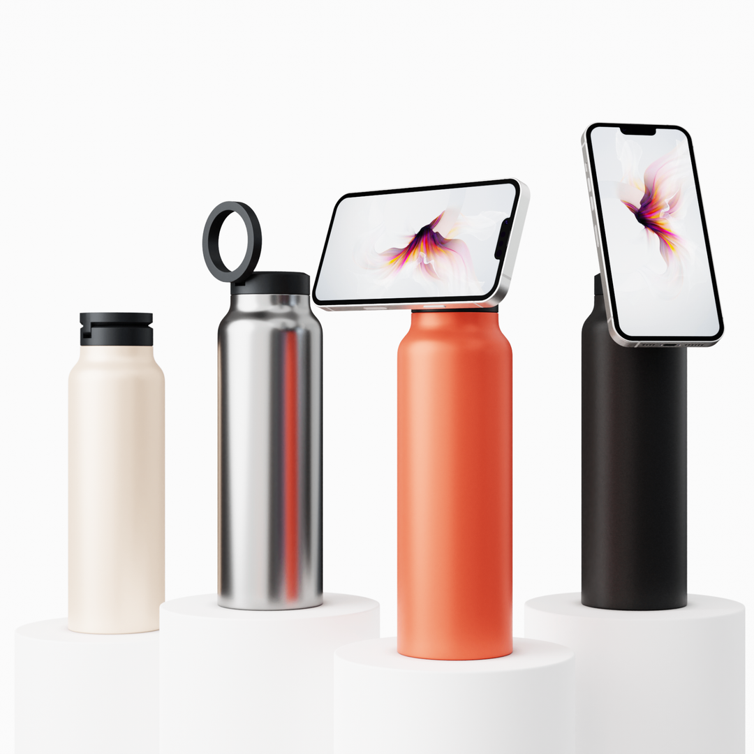 Vier Trinkflaschen mit Smartphone-Halterung, Edelstahl, orange, schwarz, weiß, modern.