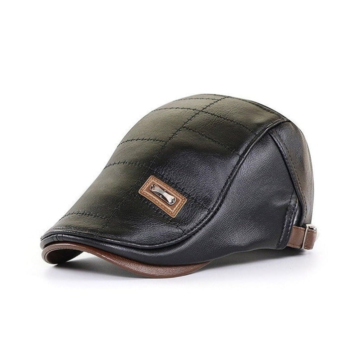 Schwarze Leder-Schiebermütze mit braunem Rand, stilvoll und modern, für Herrenmode.