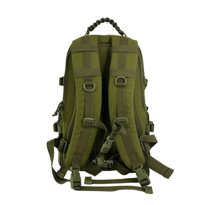 Grüner taktischer Rucksack, robustes Design, verstellbare Gurte, Outdoor-Abenteuer.