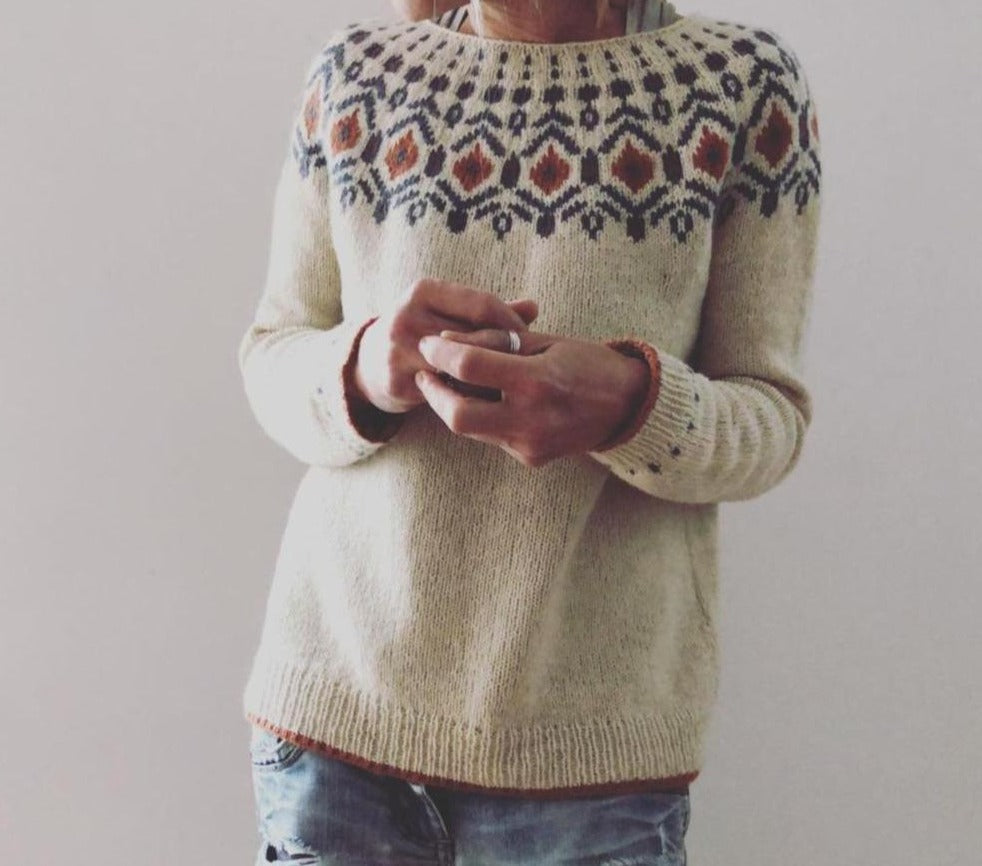 Damenpullover mit Norwegermuster, beige, Strick, Wintermode, gemütlich, modisch, Freizeitkleidung.