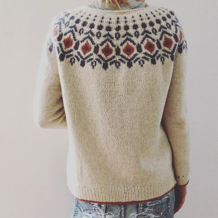 Beiger Strickpullover mit nordischem Muster, Damenmode, Winterkleidung, gemütlich, stilvoll.