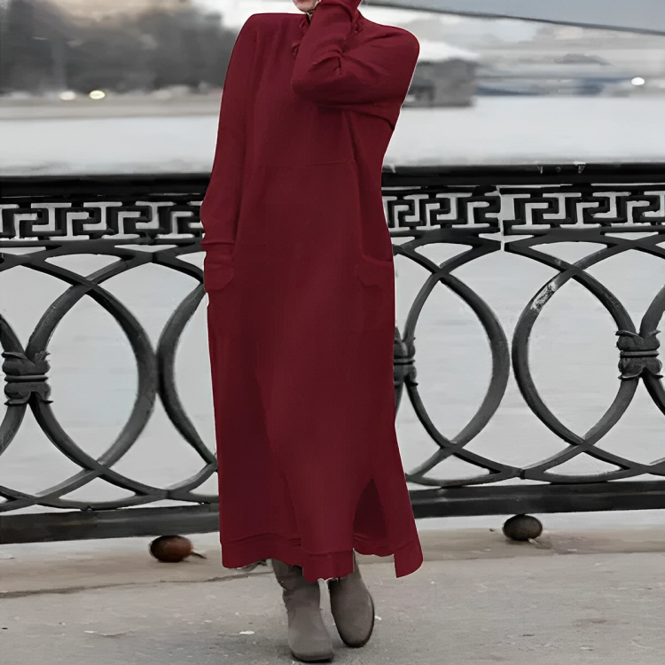 Rotes langes Strickkleid Damen, Wintermode, warm, elegant, mit Taschen, Stehkragen, draußen.