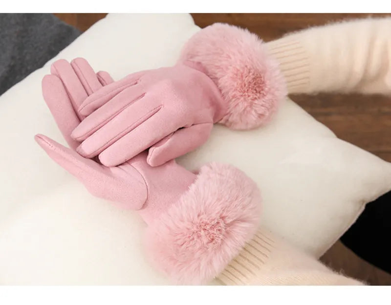Rosa Damenhandschuhe mit Kunstfell, Wintermode, warm, elegant, Accessoire, stilvoll.