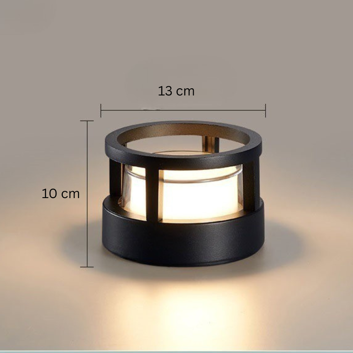 Kulaté světlo s otevřeným prstencem a kótami udávajícími šířku 13 cm a výšku 10 cm. 13