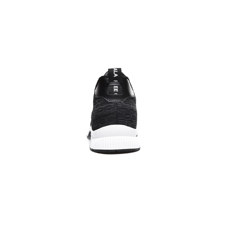 Schwarzer Sneaker, Rückansicht, weißer Sohle, atmungsaktives Material, sportlich, modern.