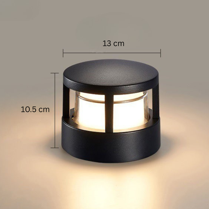 Kulaté světlo s plochou střechou a kótami udávajícími šířku 13 cm a výšku 10,5 cm. 14