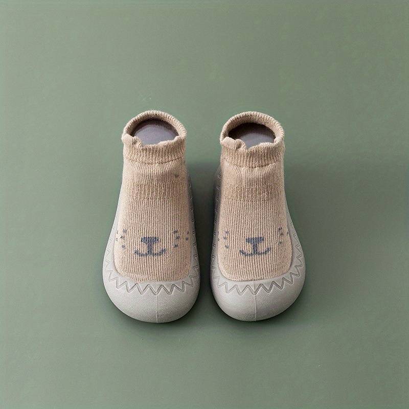 Beige Babyschuhe mit Tiermotiv, rutschfest, weiche Sohle, ideal für Kleinkinder, Unisex.