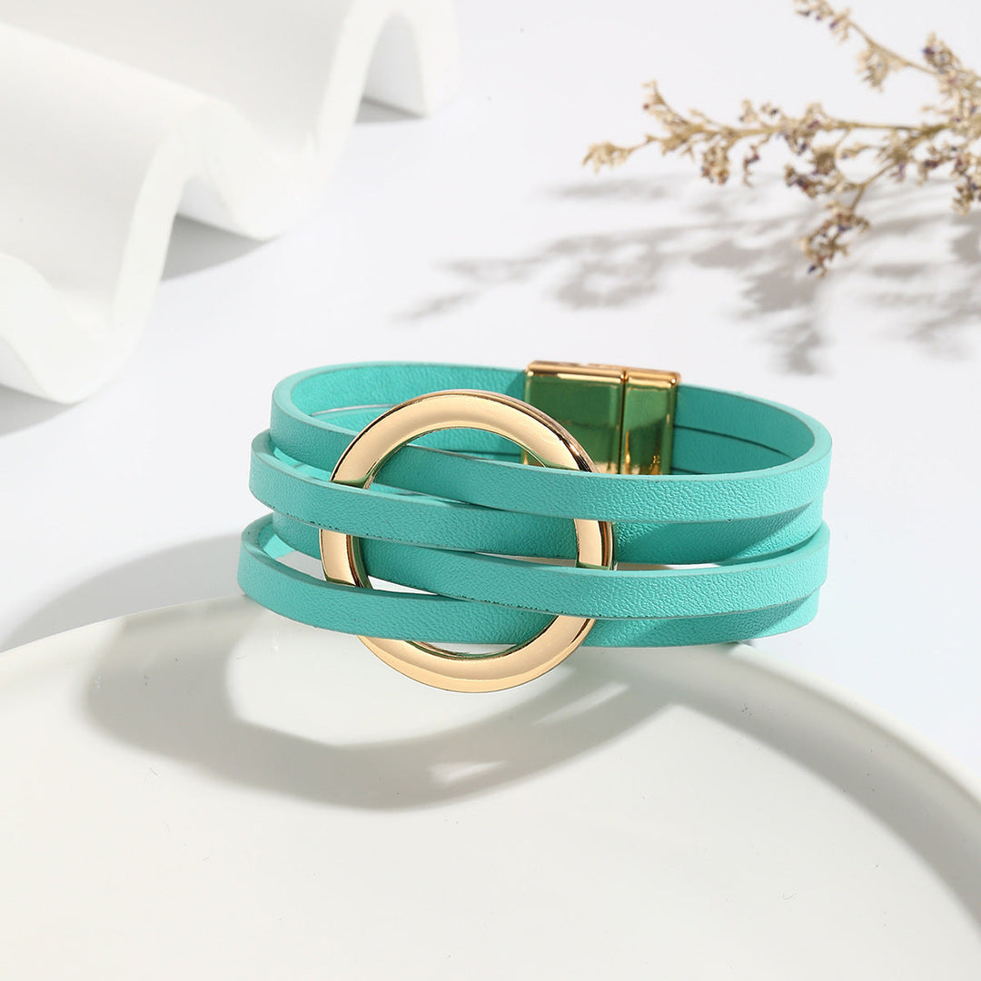 Türkises Lederarmband mit goldener Schnalle, modisches Accessoire, Damen-Schmuck.