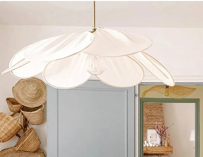 Stylová květinová závěsná lampa - Petalume