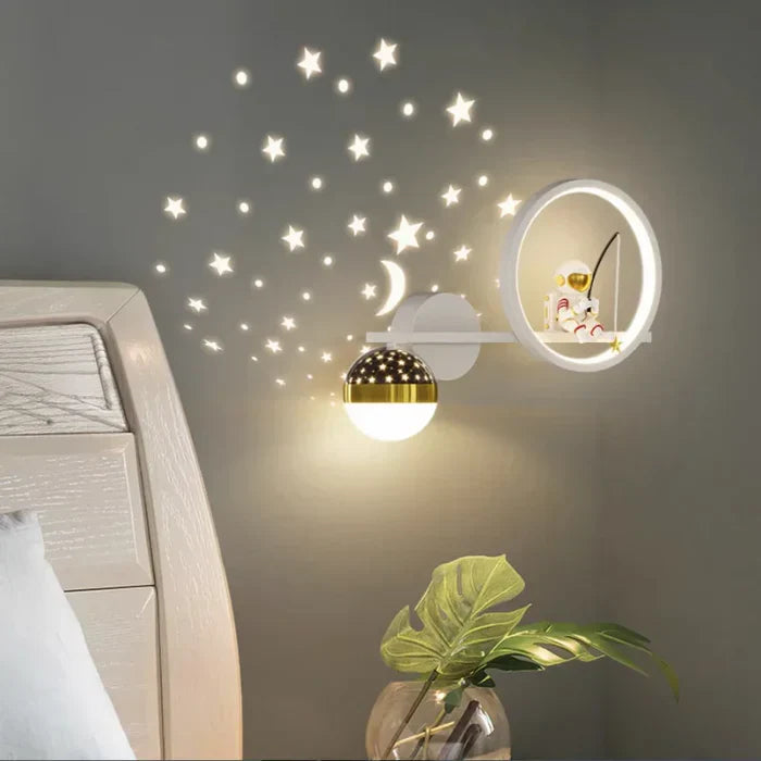 Wandleuchte mit Mond- und Sternmotiv, LED, modern, Schlafzimmer, dekorative Beleuchtung, goldfarben.