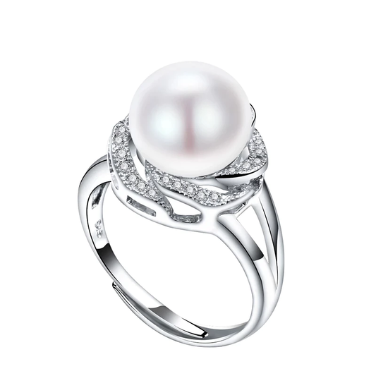 Silberring mit weißer Perle und Zirkonia, eleganter Schmuck für Damen, modisches Accessoire.