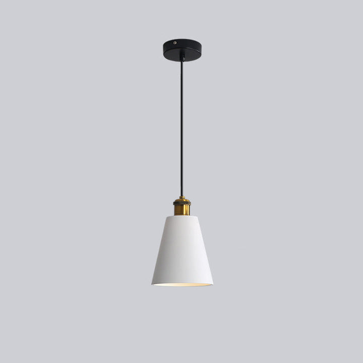 Moderne weiße Pendelleuchte, konische Form, Metall, für Wohnzimmer oder Esszimmer.