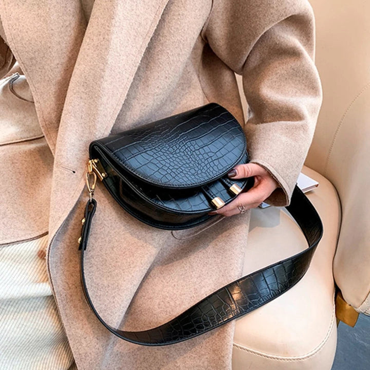 Damenhandtasche aus schwarzem Krokodilleder, elegant, mit verstellbarem Riemen.