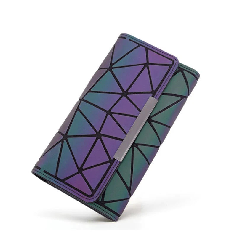 Lila geometrische Damen-Geldbörse, modisches Design, Kunstleder, modern und stilvoll.