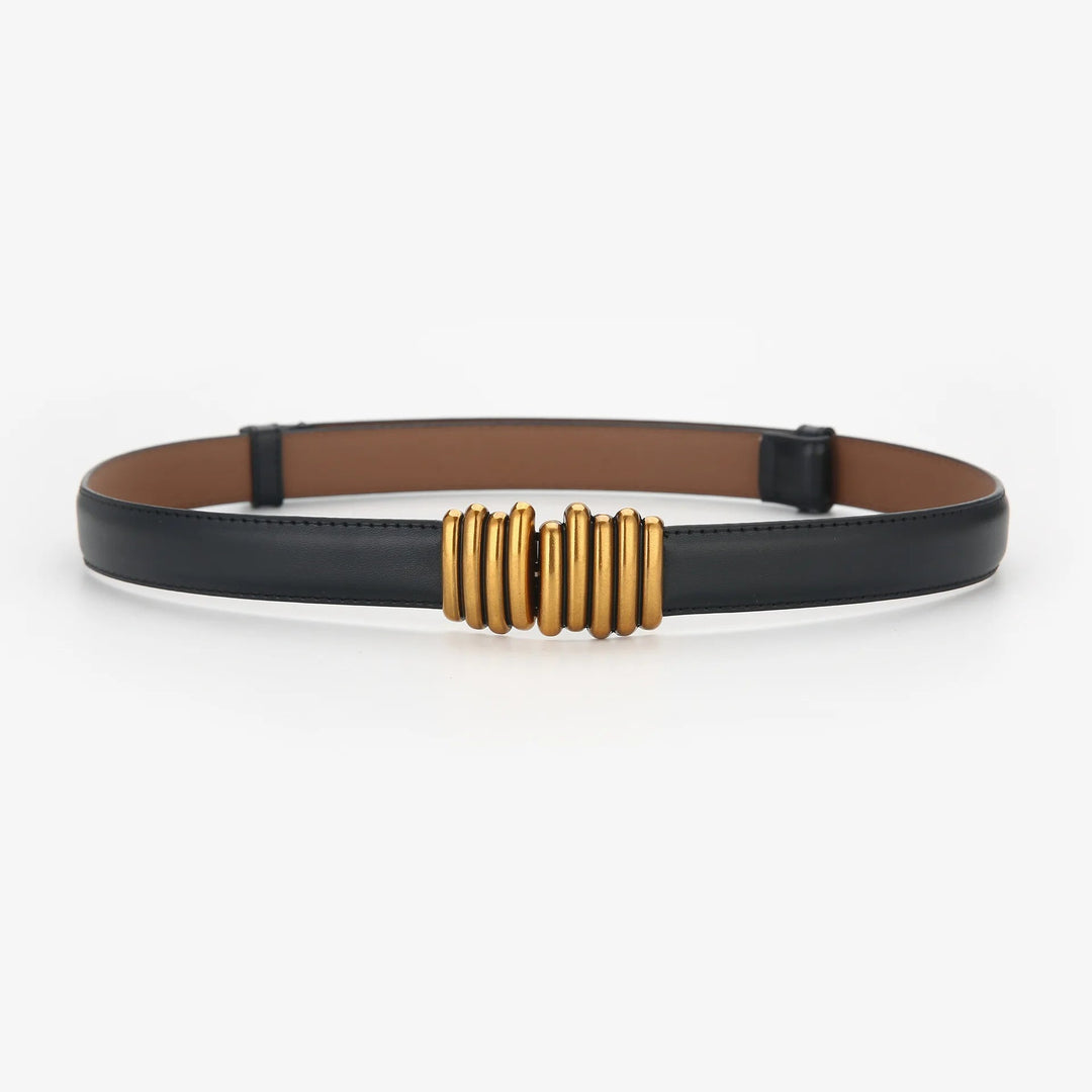 Schwarzer Ledergürtel mit goldener Schnalle, modisches Accessoire, elegant und stilvoll.
