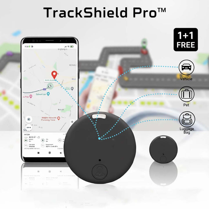 Černý kulatý tracker a druhý menší kus před smartphonem s mapou, tečkované čáry vedou k ikonám vozidla, zvířete a zavazadla. 1