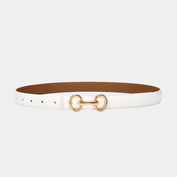 Weiße Ledergürtel mit goldener Schnalle, modisches Accessoire, Damenmode.