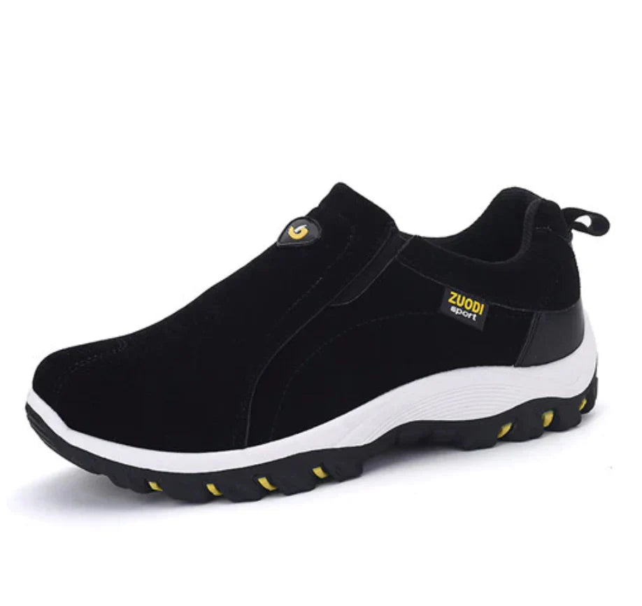 Schwarzer Herren-Sportschuh, rutschfest, atmungsaktiv, mit gelben Akzenten, ideal für Outdoor.