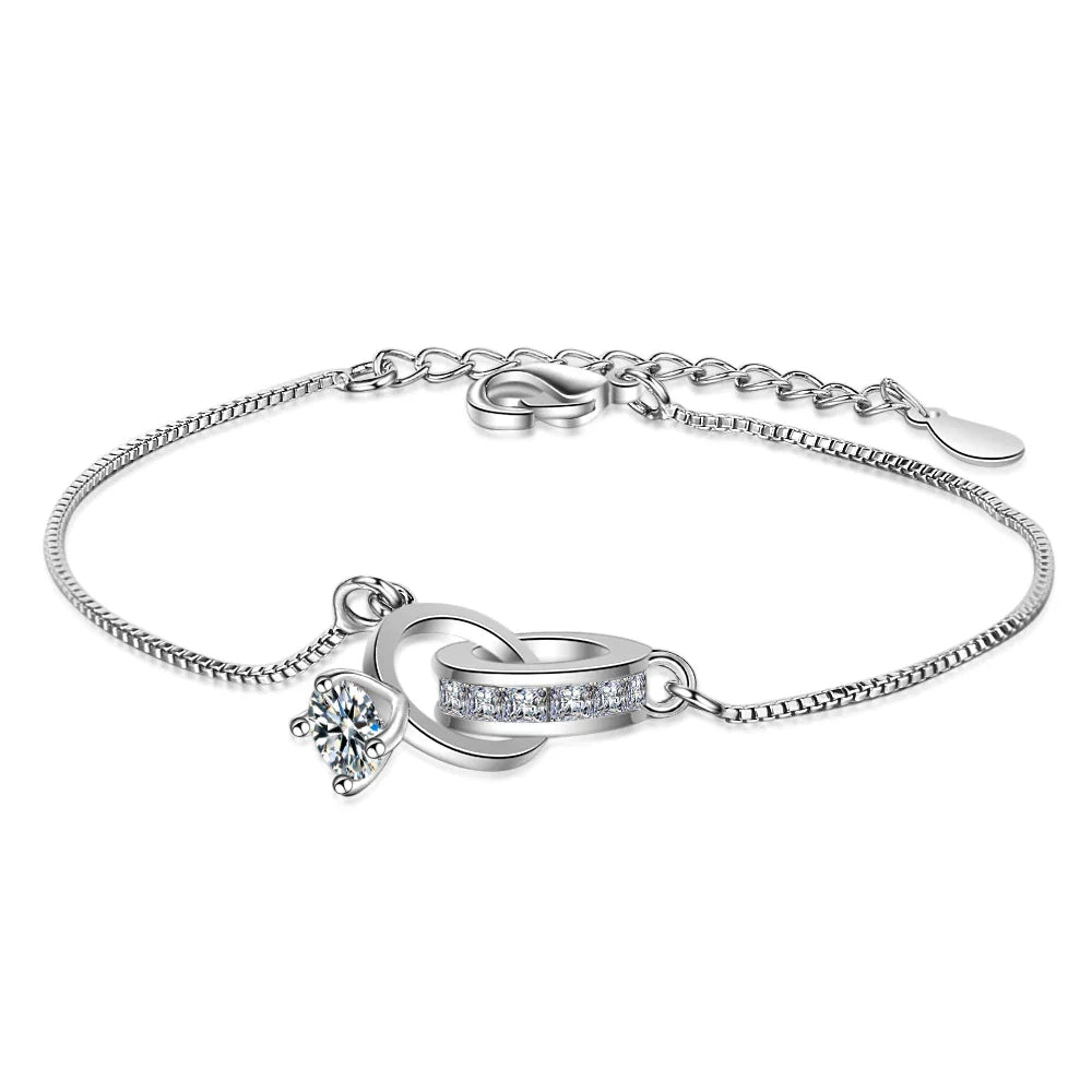 Silbernes Armband mit Herzanhänger und Zirkonia, elegantes Schmuckstück für Damen.