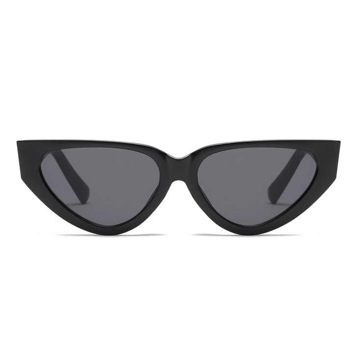 Schwarze Cat-Eye-Sonnenbrille, modisch, UV-Schutz, Damen-Accessoire.