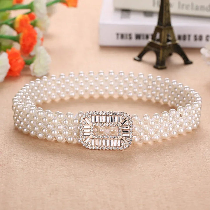 Perlen-Haarband mit Strass-Schnalle, elegant, weiß, modisches Accessoire, Damenmode.