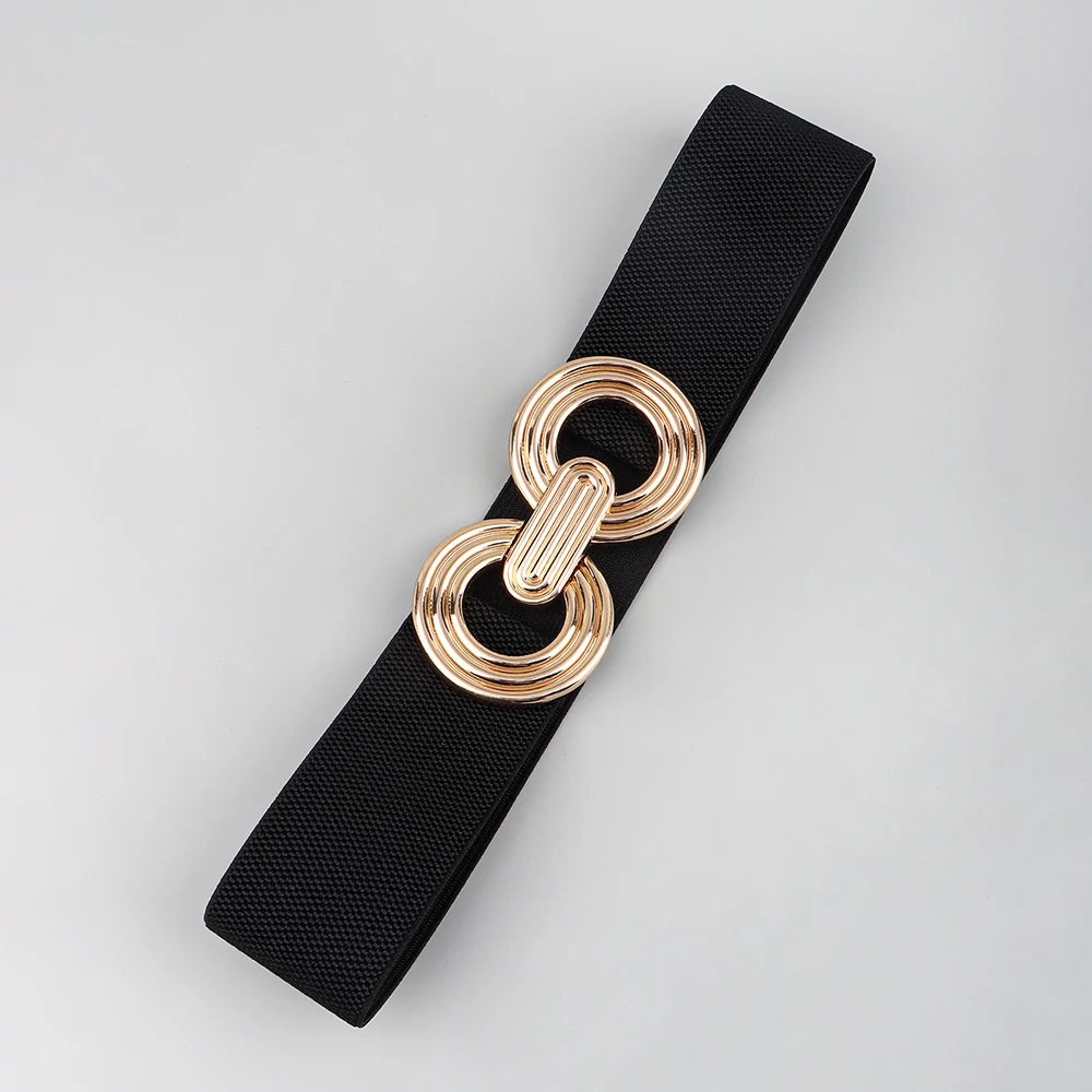 Schwarzer elastischer Gürtel mit goldener Schnalle, modisches Accessoire für Damenmode.