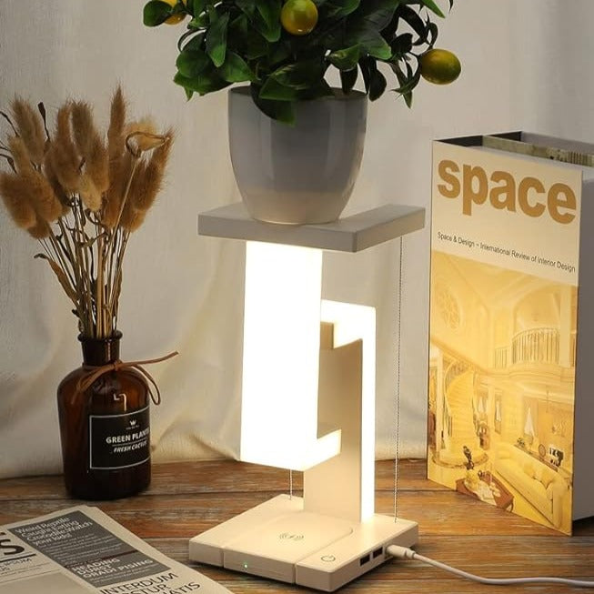 Moderne LED-Tischlampe mit Pflanzenhalter, Holzoptik, warmweißes Licht, ideal für Wohnzimmer.