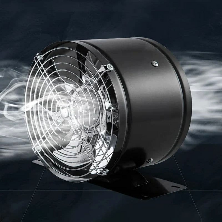 Schwarzer Metallventilator, leistungsstark, für industrielle Belüftung, seitliche Ansicht.
