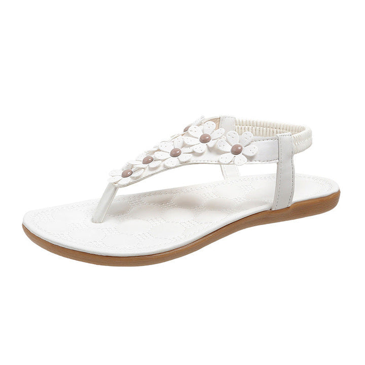 Weiße Damensandale mit Blumenverzierung, flache Sohle, Sommermode, bequemes Design.