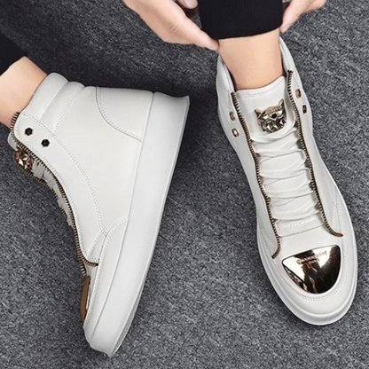 Weiße High-Top-Sneaker mit goldenen Details, Leder, modisch, Unisex, Streetwear.