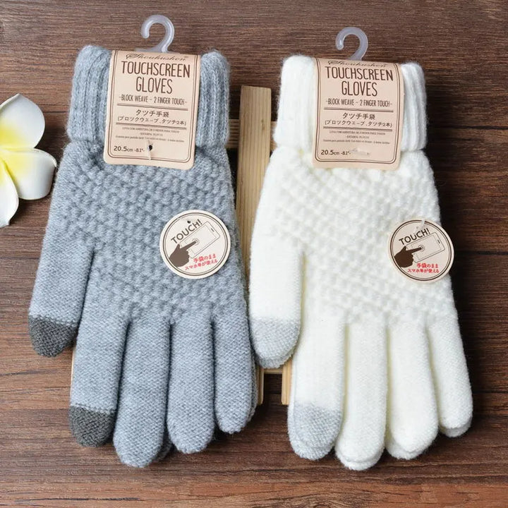 Graue und weiße Touchscreen-Handschuhe aus Wolle, rutschfest, für Winter, auf Holztisch.