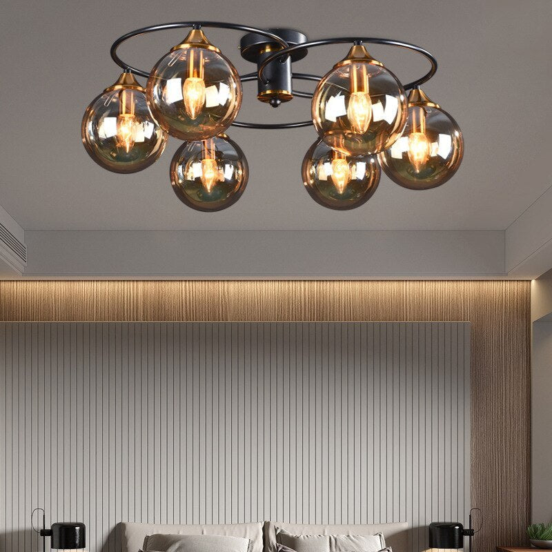 Moderne Deckenleuchte mit fünf Glaskugeln, schwarz, ideal für Wohnzimmerbeleuchtung.