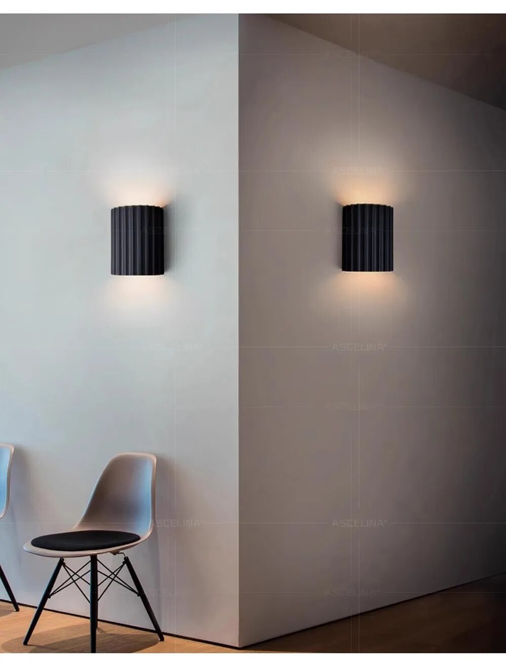Schwarze Wandleuchte, modernes Design, Beleuchtung, Innenraum, minimalistisch, Wohnzimmer.